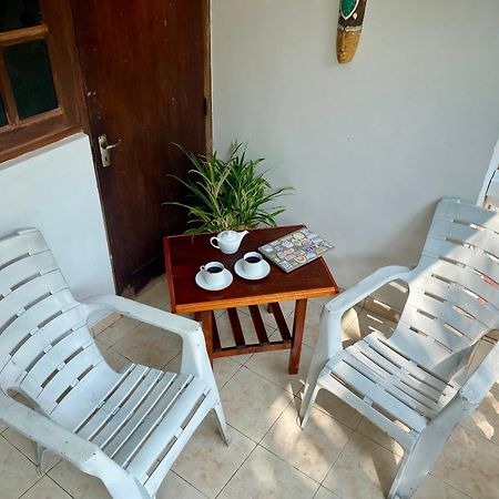 Bed and breakfast The Breeze Mirissa Extérieur photo