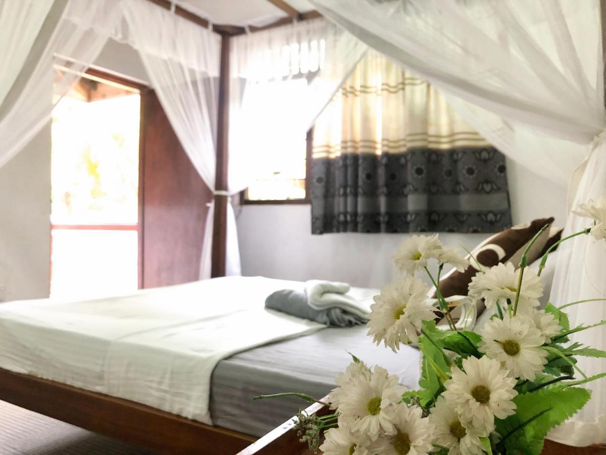 Bed and breakfast The Breeze Mirissa Extérieur photo
