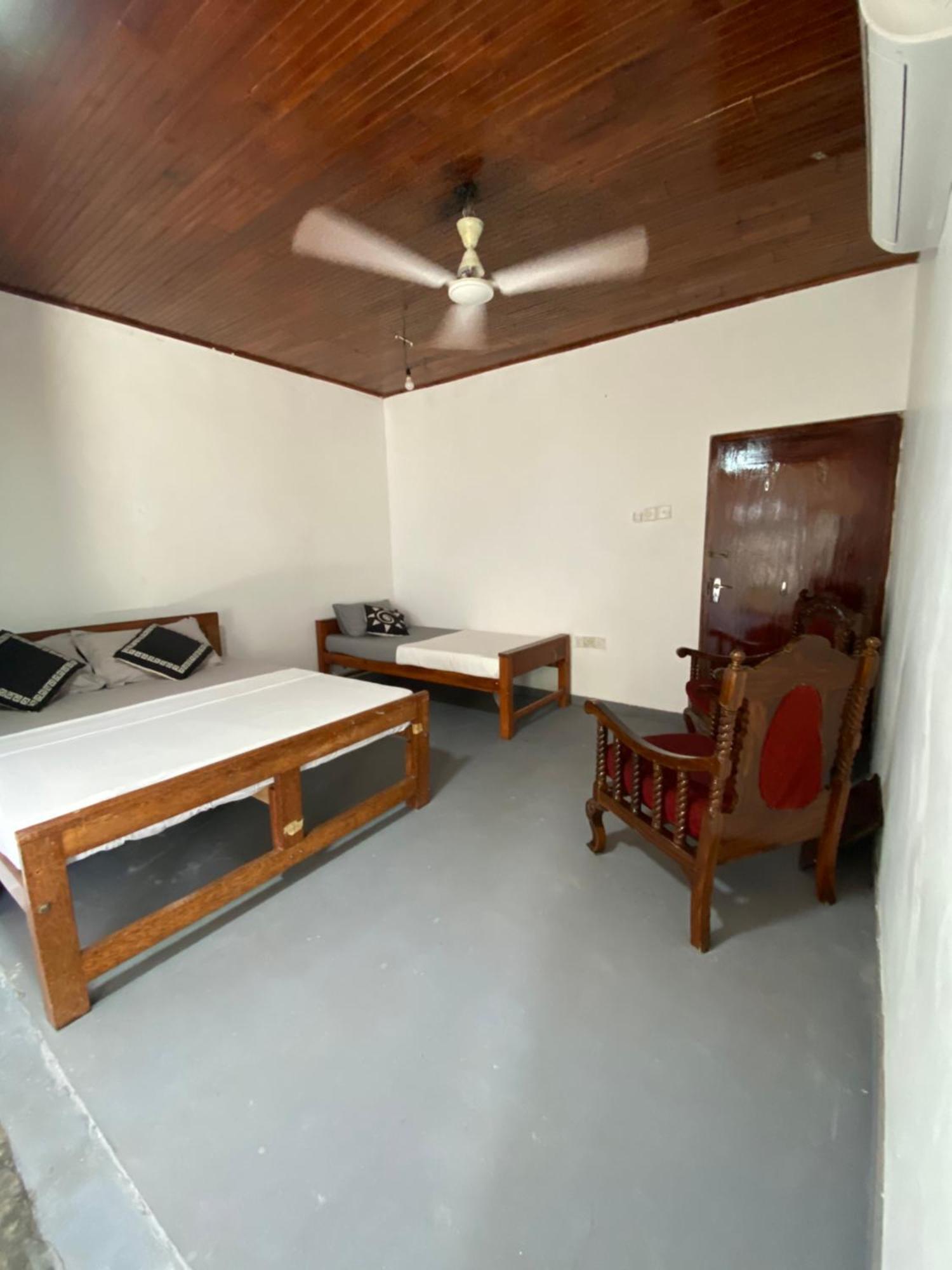 Bed and breakfast The Breeze Mirissa Extérieur photo