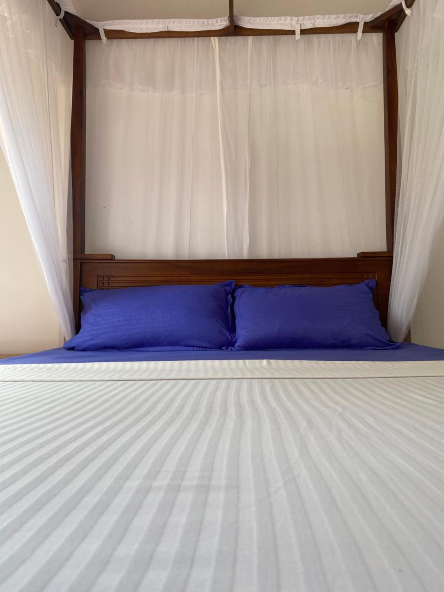 Bed and breakfast The Breeze Mirissa Extérieur photo
