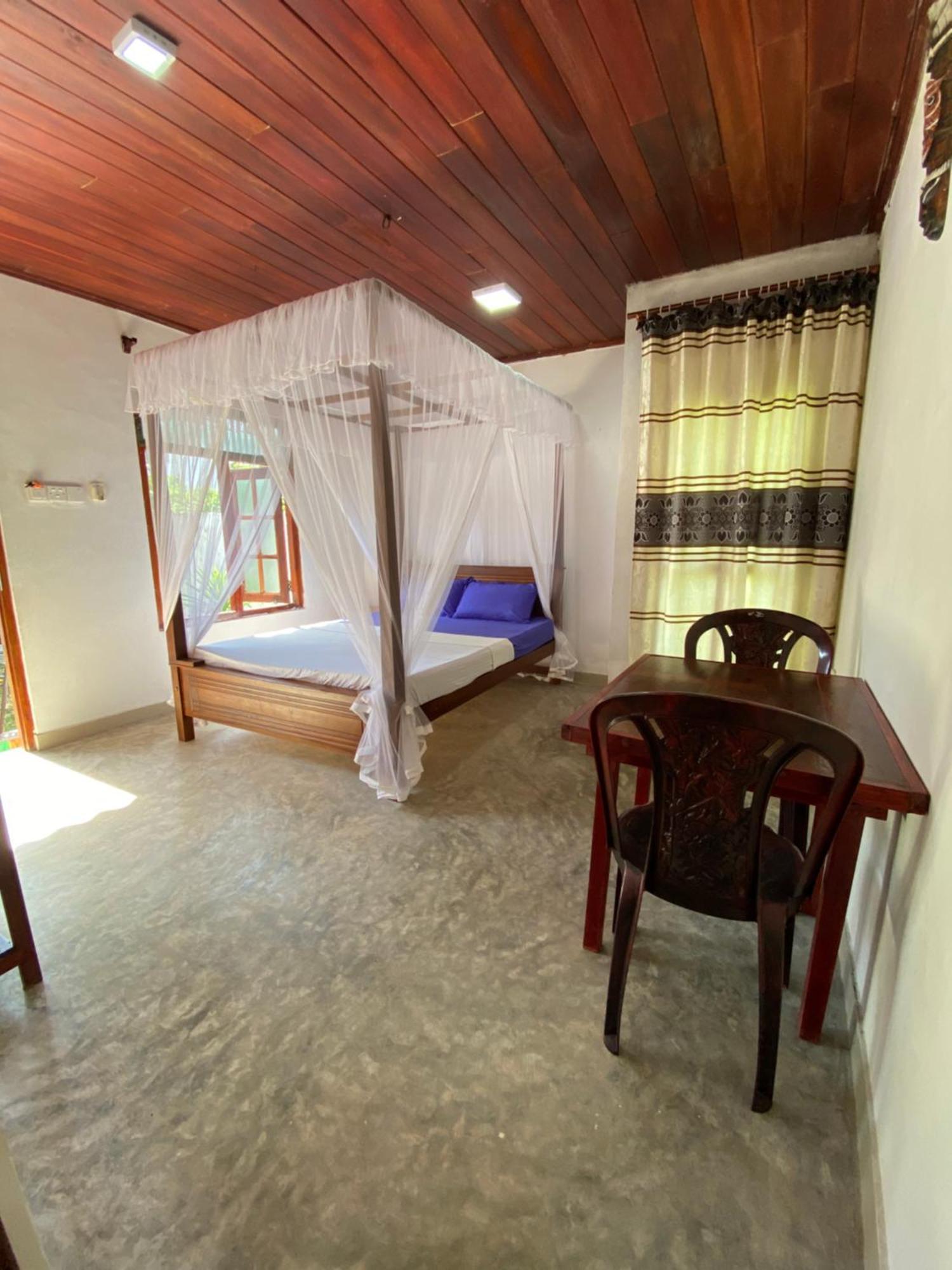 Bed and breakfast The Breeze Mirissa Extérieur photo