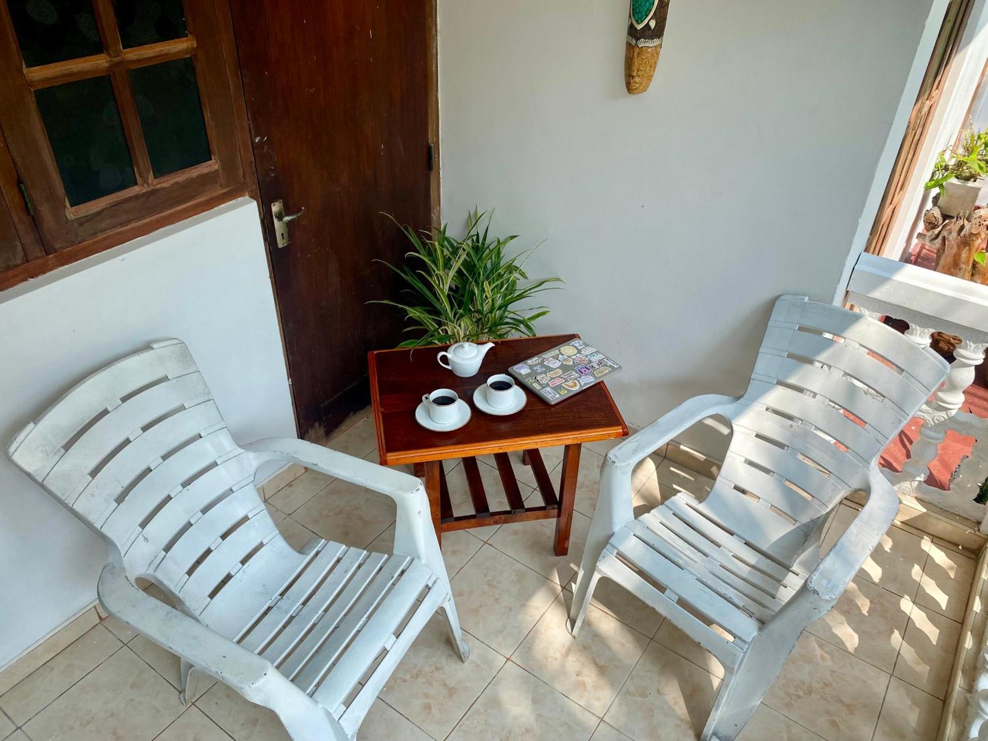 Bed and breakfast The Breeze Mirissa Extérieur photo