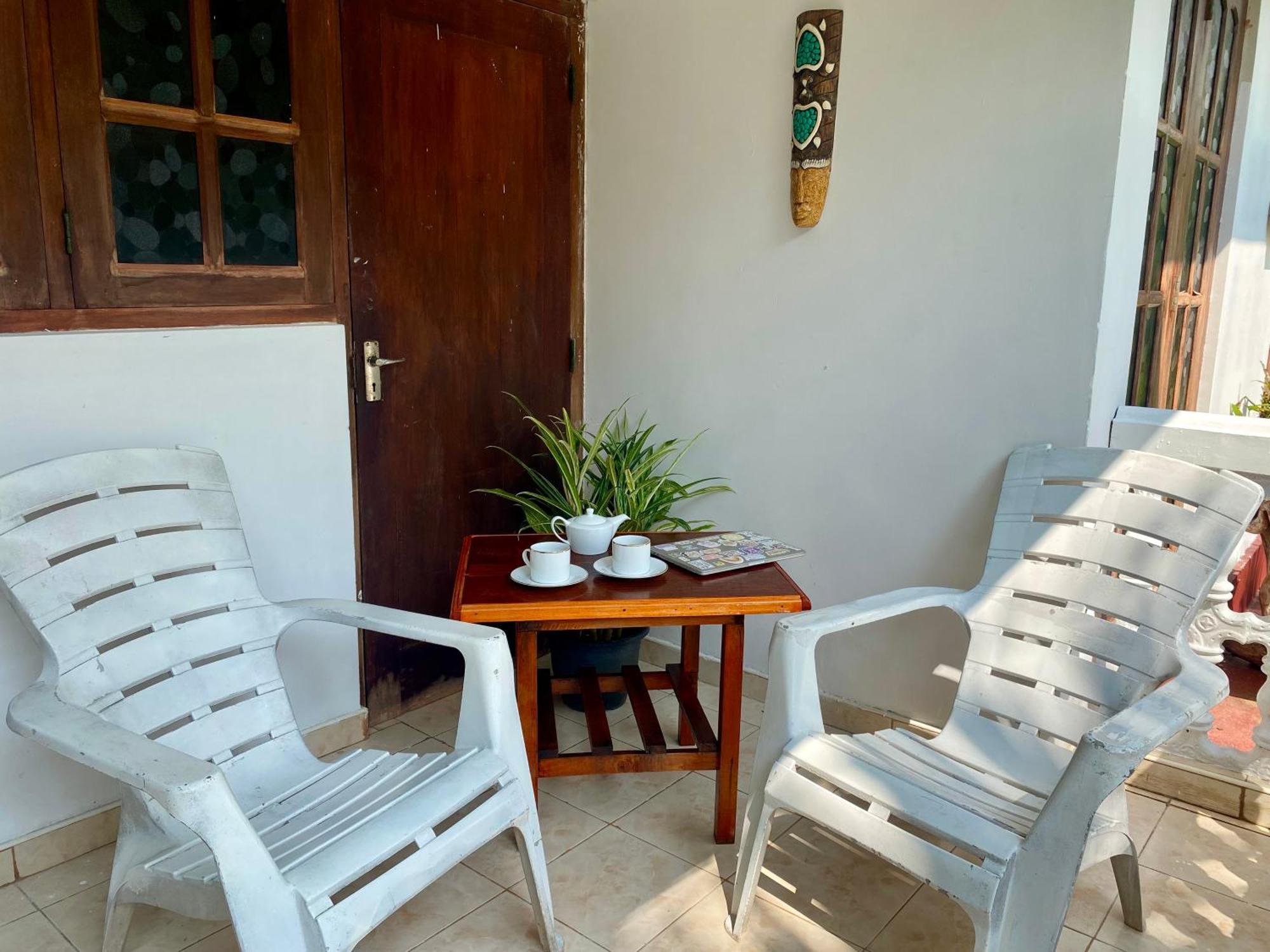 Bed and breakfast The Breeze Mirissa Extérieur photo