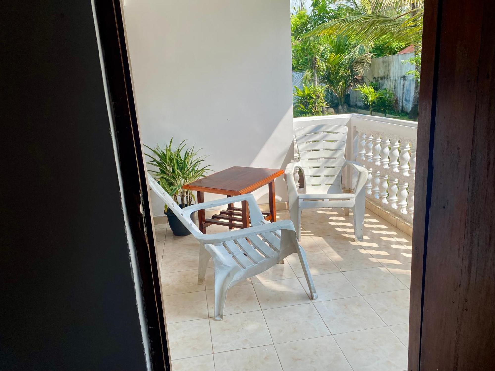 Bed and breakfast The Breeze Mirissa Extérieur photo