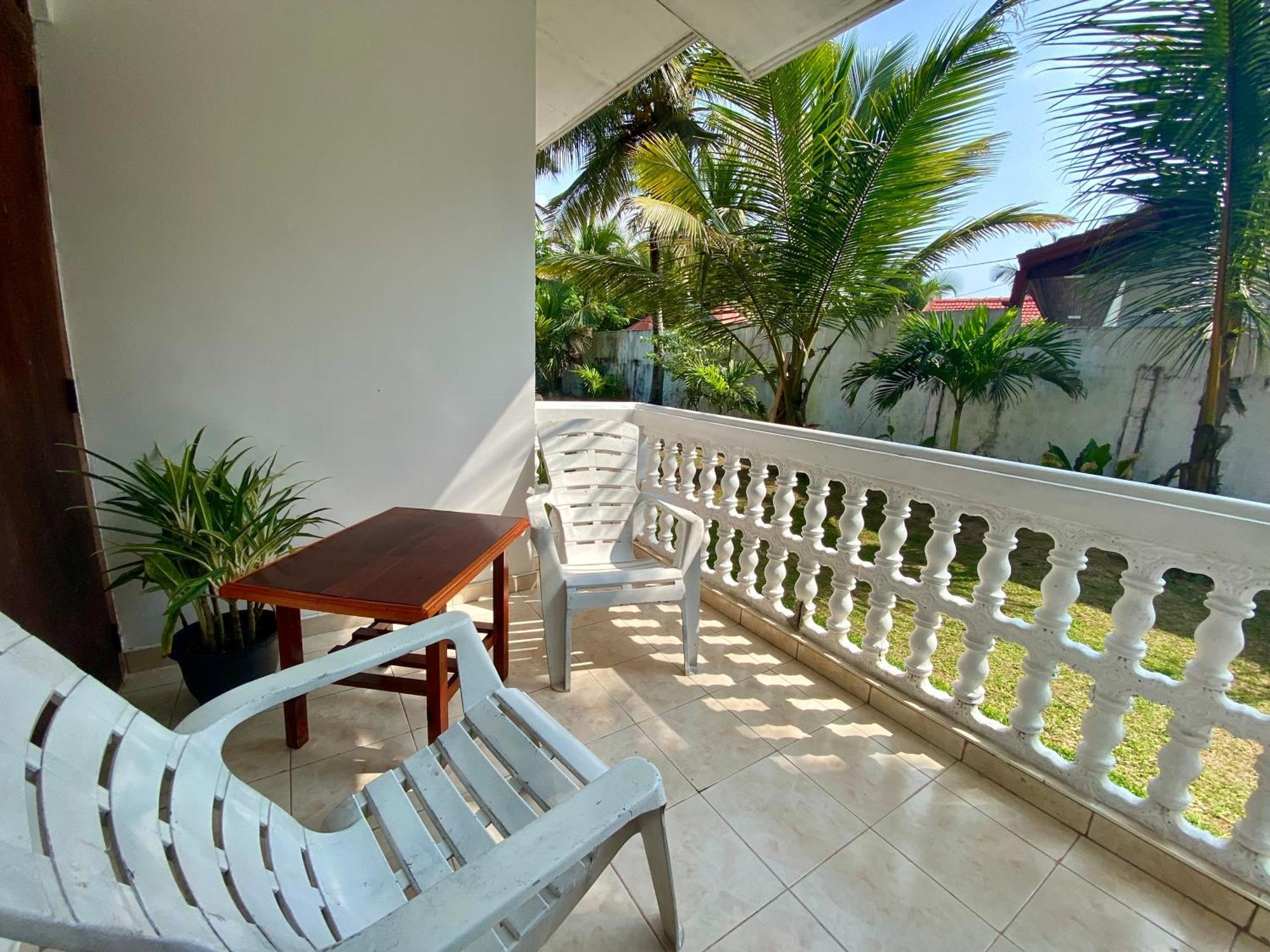 Bed and breakfast The Breeze Mirissa Extérieur photo