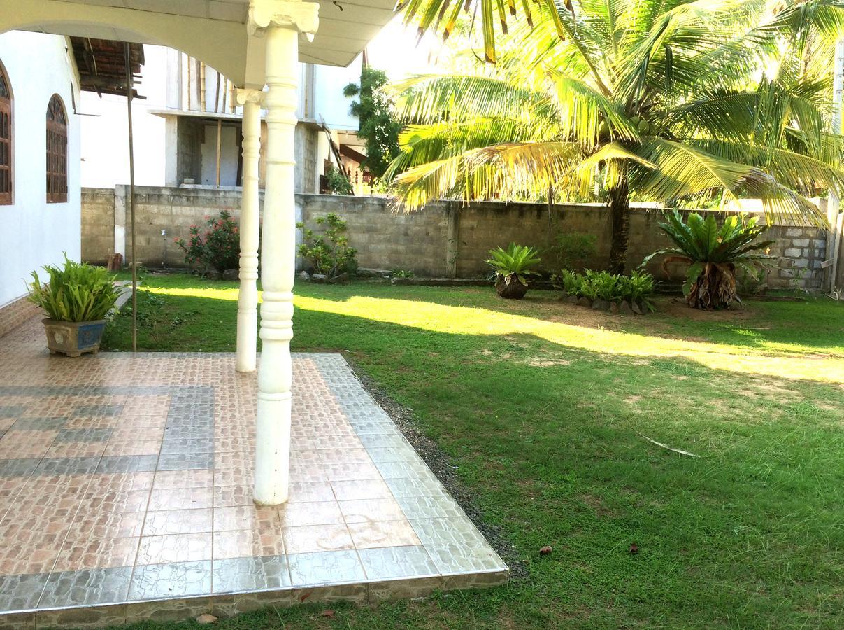 Bed and breakfast The Breeze Mirissa Extérieur photo