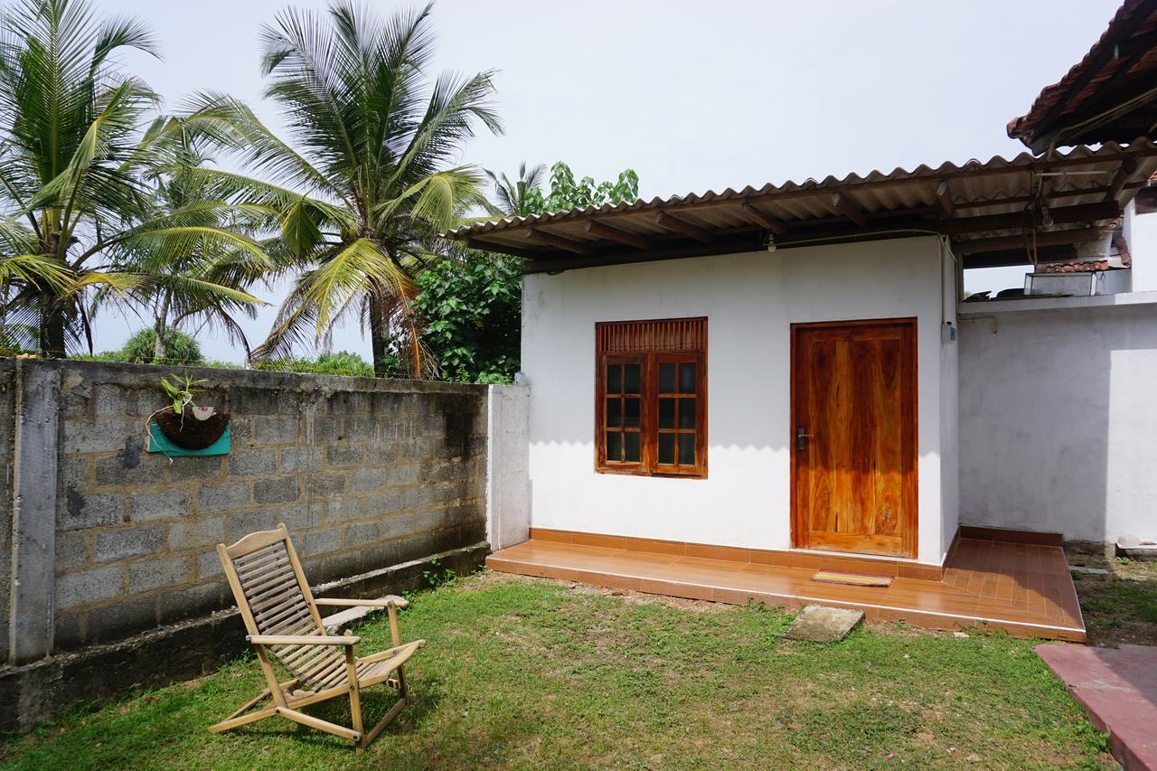 Bed and breakfast The Breeze Mirissa Extérieur photo