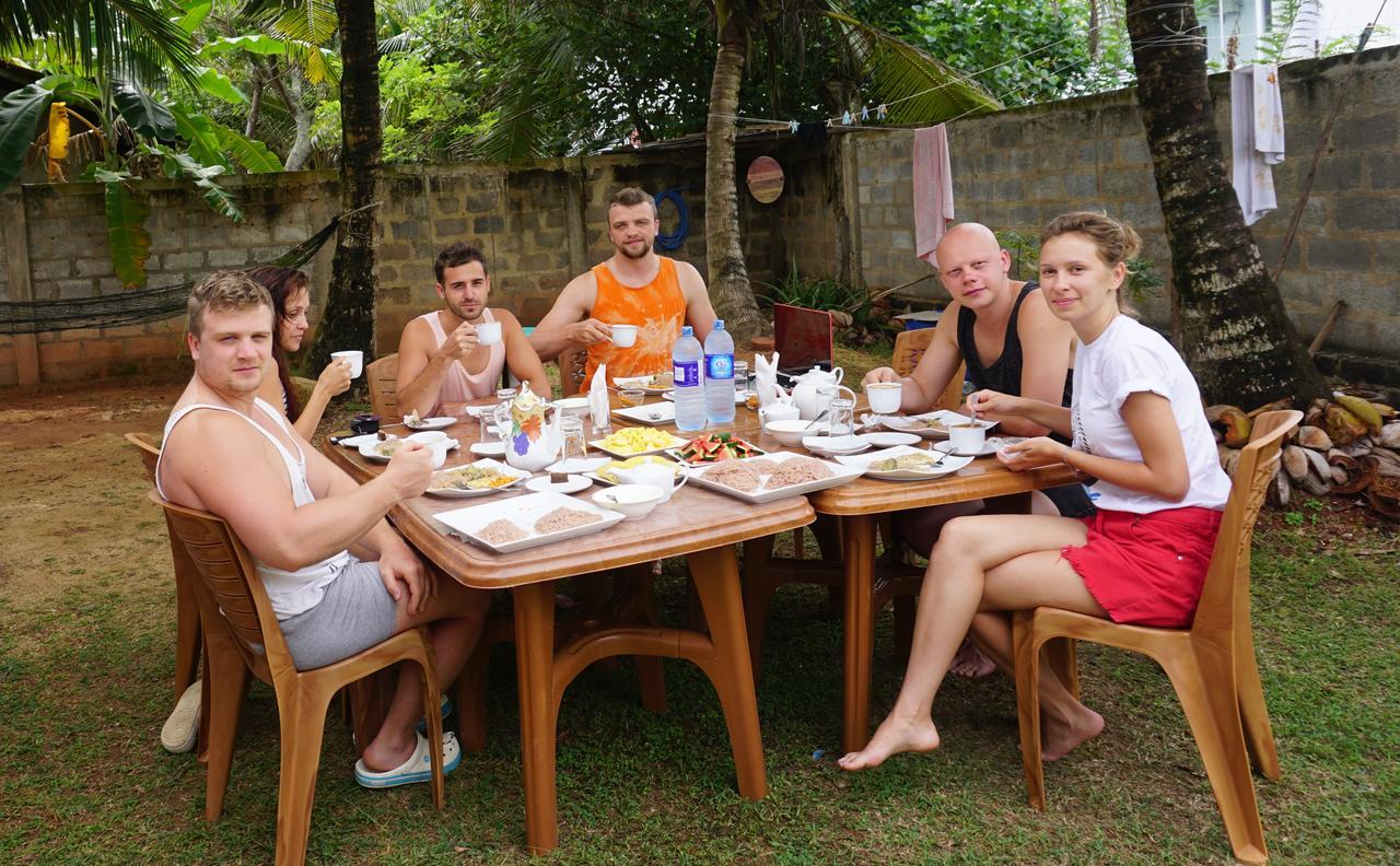 Bed and breakfast The Breeze Mirissa Extérieur photo