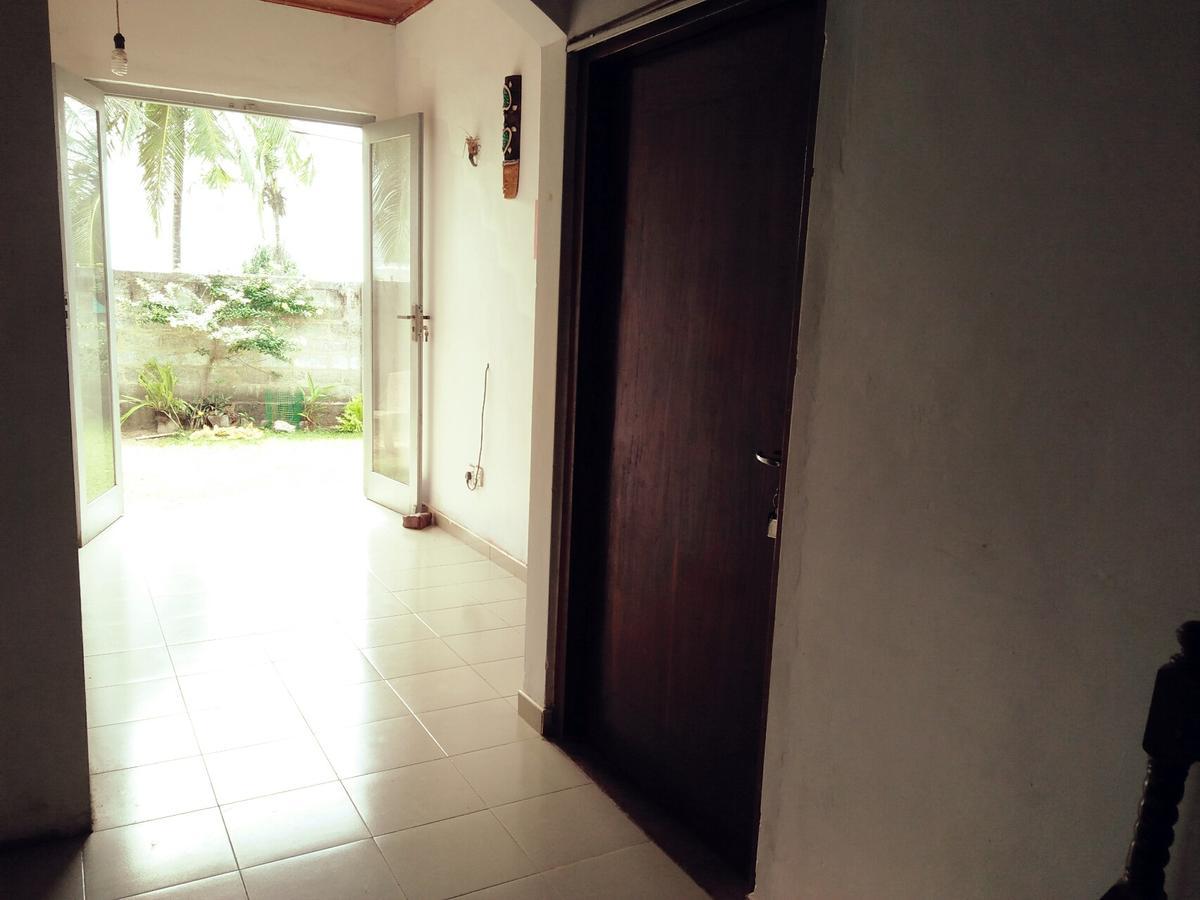 Bed and breakfast The Breeze Mirissa Extérieur photo