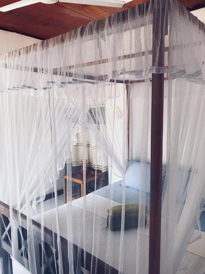 Bed and breakfast The Breeze Mirissa Extérieur photo
